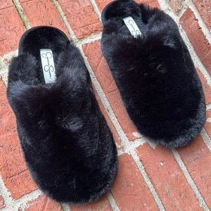 Jessica Simpson Black Soft Plush Slip-On Ladies Slippers